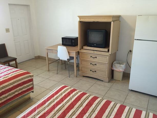 Imagen de la habitación del Hotel Economy Suites, Winter Haven. Foto 18
