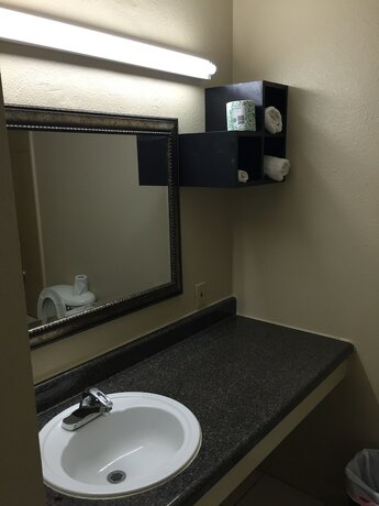 Imagen de la habitación del Hotel Economy inn, Edgewater. Foto 6