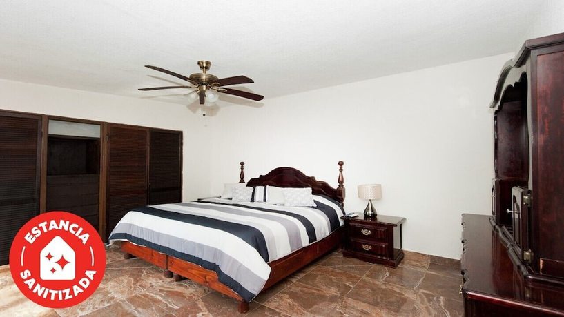 Imagen de la habitación del Hotel Econosuites Monterrey. Foto 5