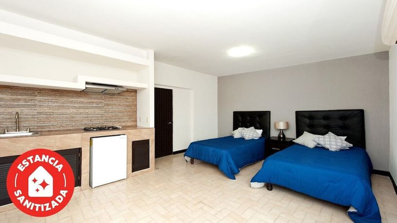 Imagen de la habitación del Hotel Econosuites Monterrey. Foto 6