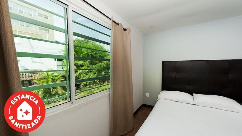 Imagen de la habitación del Hotel Econosuites Monterrey. Foto 9