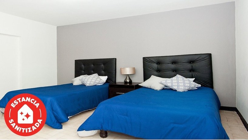 Imagen de la habitación del Hotel Econosuites Monterrey. Foto 10