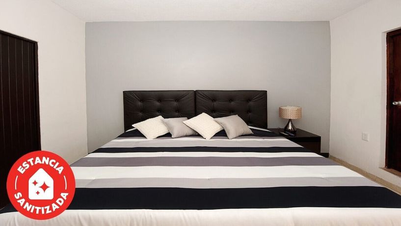 Imagen de la habitación del Hotel Econosuites Monterrey. Foto 14