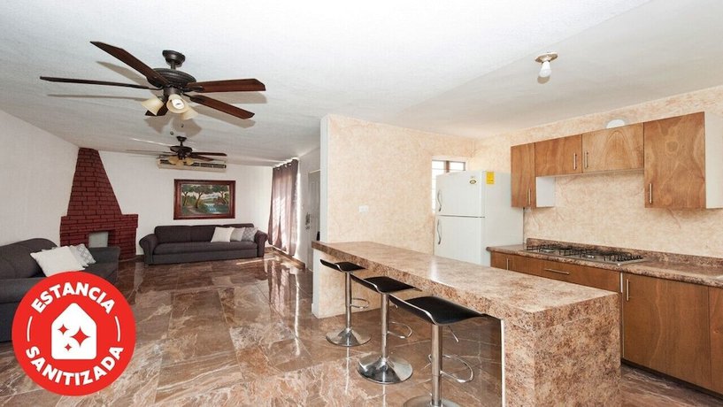 Imagen de la habitación del Hotel Econosuites Monterrey. Foto 18