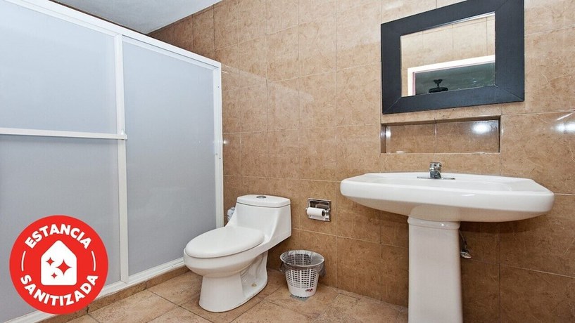 Imagen de la habitación del Hotel Econosuites Monterrey. Foto 19