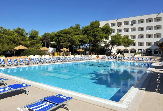 Imagen de la piscina del Hotel Ecoresort Le Sirenè - Caroli Hotels. Foto 12