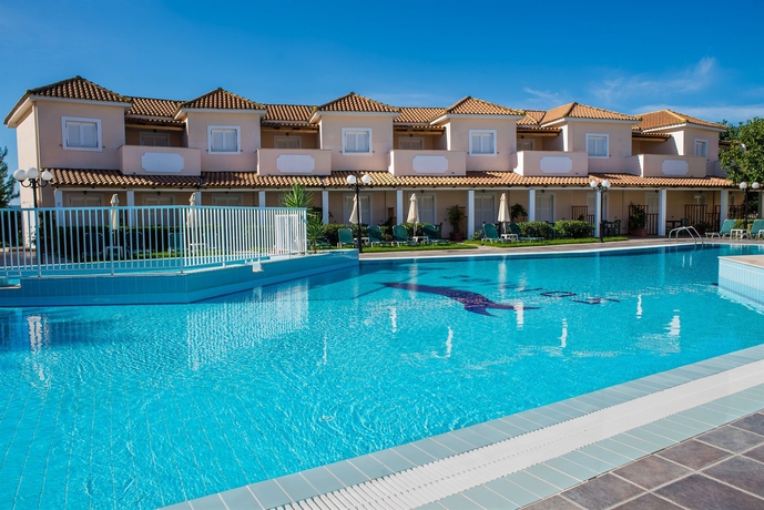 Imagen de la piscina del Hotel Ecoresort Zefyros. Foto 14