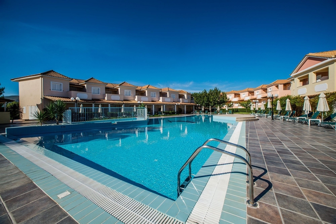 Imagen de la piscina del Hotel Ecoresort Zefyros. Foto 15