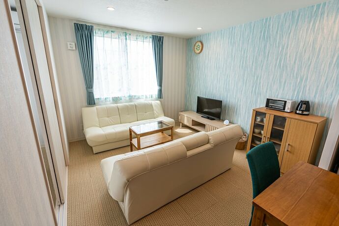 Imagen general del Hotel Ecot Irabu Bridge Sunset Hills. Foto 17
