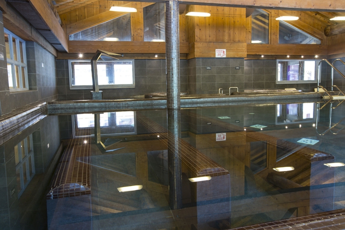 Imagen de la piscina del Hotel Ecrin Du Val Claret. Foto 13