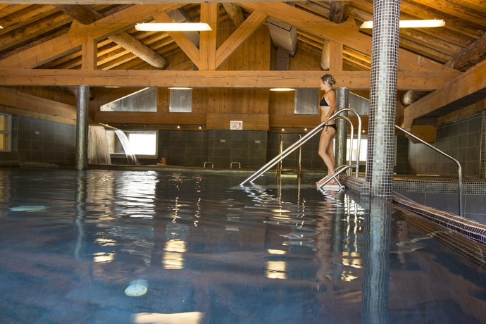 Imagen de la piscina del Hotel Ecrin Du Val Claret. Foto 15