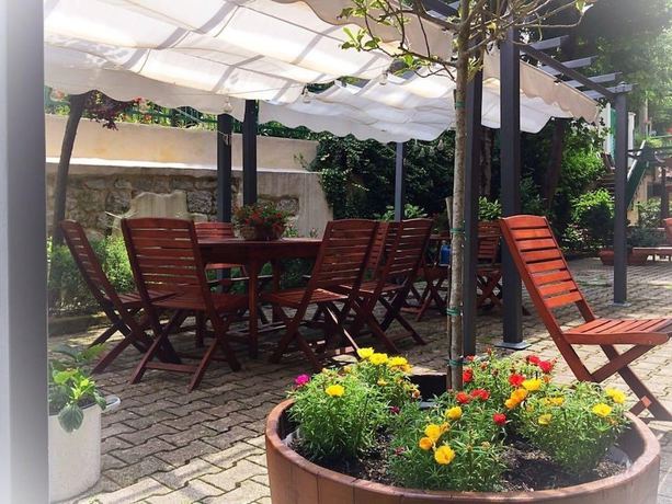 Imagen de los exteriores del Hotel Ede. Foto 15