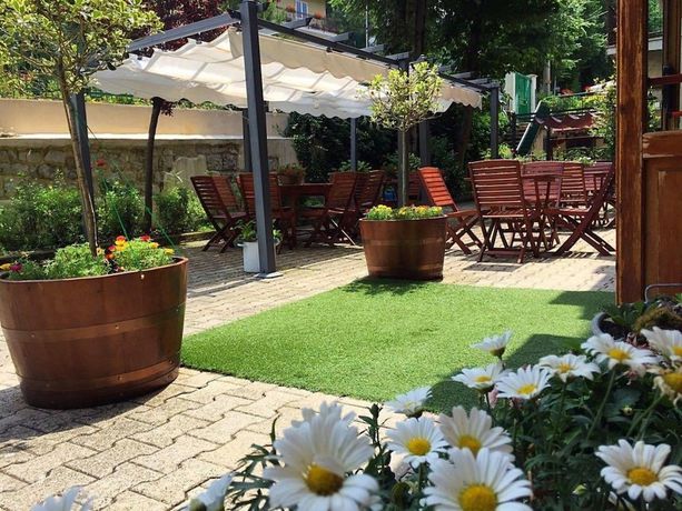 Imagen de los exteriores del Hotel Ede. Foto 16