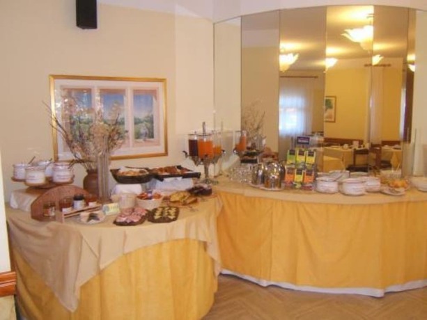 Imagen del bar/restaurante del Hotel Ede. Foto 9