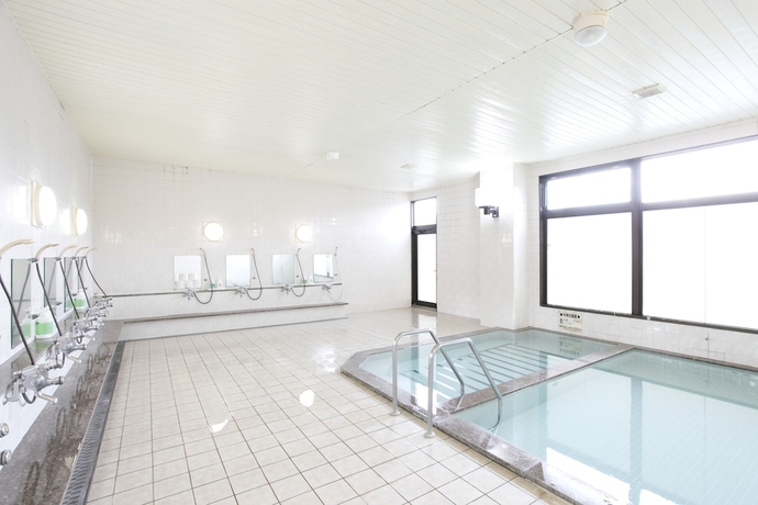 Imagen de la piscina del Hotel Edel Warme. Foto 17