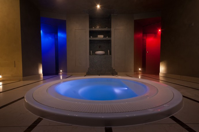 Imagen de la piscina del Hotel Edelhof. Foto 19