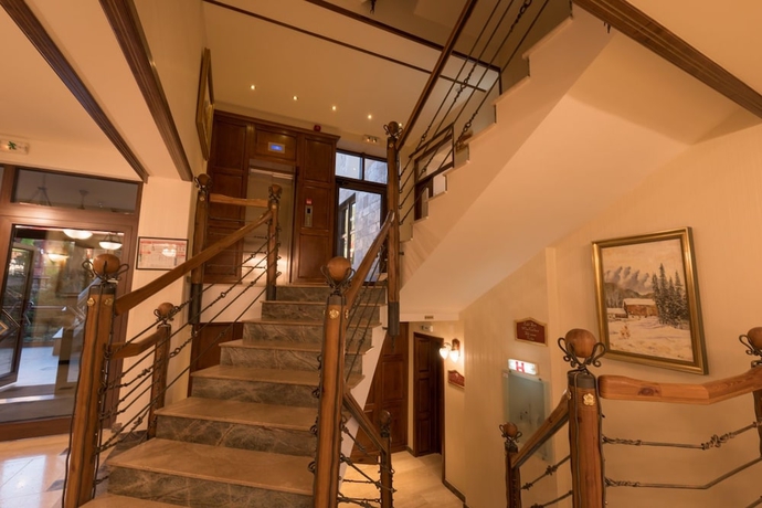 Imagen de los interiores del Hotel Edelweiss, Brasov. Foto 17