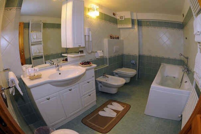 Imagen de la habitación del Hotel Edelweiss, Breuil - Cervinia . Foto 15