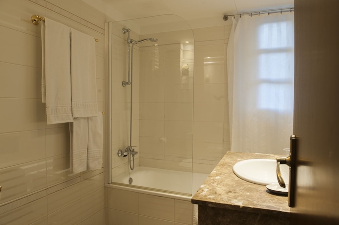 Imagen de la habitación del Hotel Edelweiss Camprodon. Foto 15