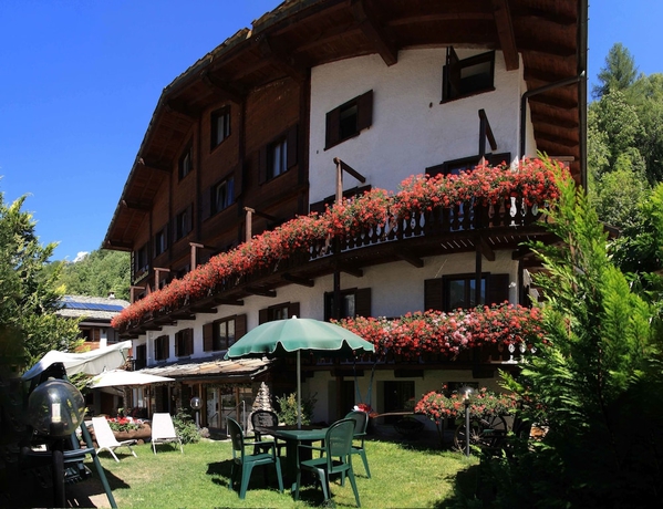 Imagen de los exteriores del Hotel Edelweiss, Courmayeur. Foto 11