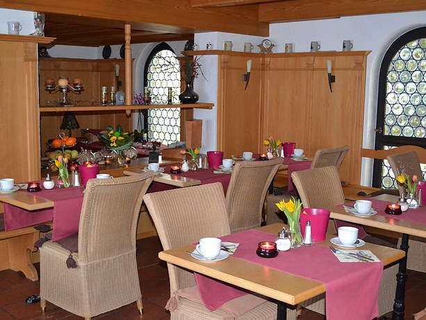 Imagen del bar/restaurante del Hotel Edelweiss Park Villa. Foto 3