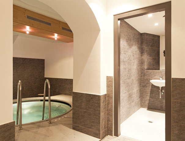 Imagen de la piscina del Hotel Edelweiss Swiss Quality. Foto 13
