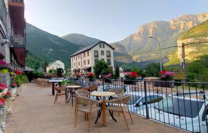 Imagen de los exteriores del Hotel Edelweiss, Torla. Foto 12