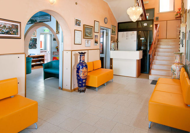 Imagen de los exteriores del Hotel Edelweiss, Torrette. Foto 15