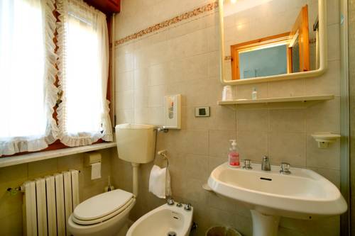 Imagen de la habitación del Hotel Edelweiss, Trepont. Foto 5