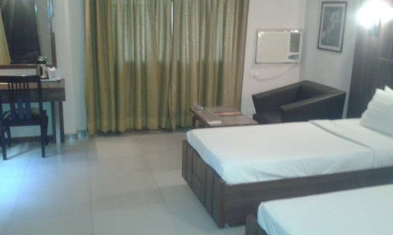 Imagen de la habitación del Hotel Eden, Ahmedabad. Foto 4