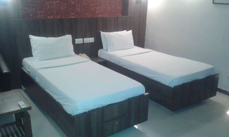 Imagen de la habitación del Hotel Eden, Ahmedabad. Foto 5