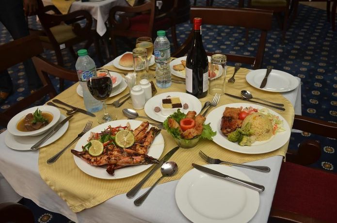 Imagen del bar/restaurante del Hotel Eden And Resorts. Foto 3