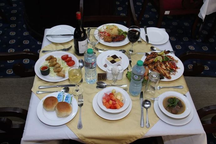 Imagen del bar/restaurante del Hotel Eden And Resorts. Foto 4