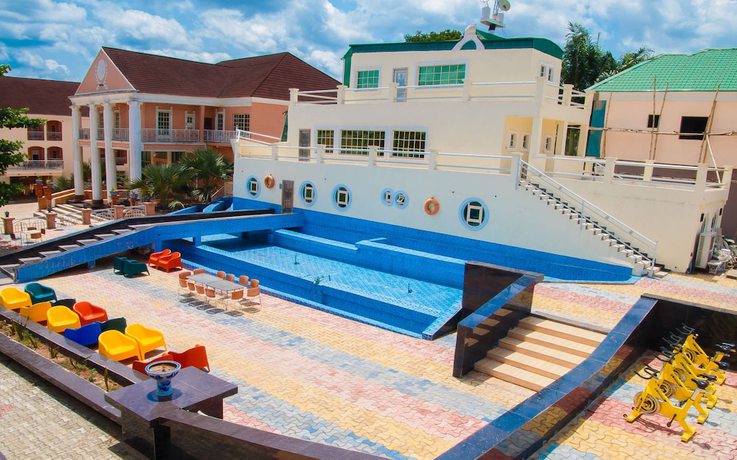 Imagen de la piscina del Hotel Eden And Resorts. Foto 19