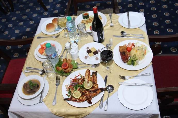 Imagen del bar/restaurante del Hotel Eden And Resorts. Foto 5