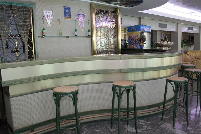 Imagen del bar/restaurante del Hotel Eden Beach Club. Foto 2