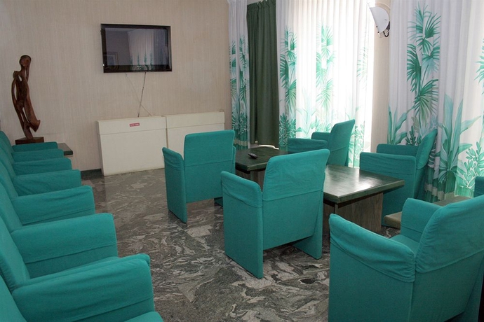Imagen de los interiores del Hotel Eden Beach Club. Foto 5