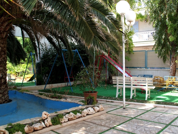 Imagen de los exteriores del Hotel Eden Beach Club. Foto 3