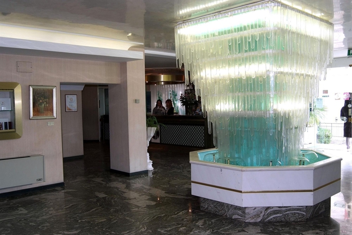 Imagen de los interiores del Hotel Eden Beach Club. Foto 7