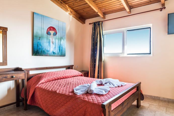 Imagen de la habitación del Hotel Eden Beach. Foto 7