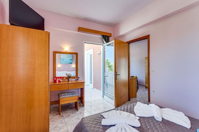 Imagen de la habitación del Hotel Eden Beach. Foto 8