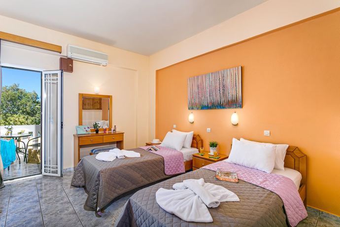 Imagen de la habitación del Hotel Eden Beach. Foto 17