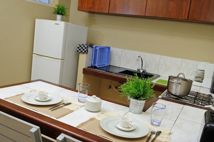 Imagen de la habitación del Hotel Eden Beach Resort. Foto 5