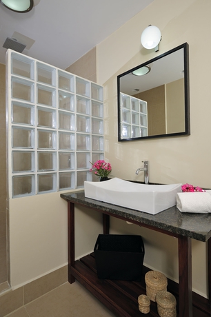 Imagen de la habitación del Hotel Eden Beach Resort. Foto 12