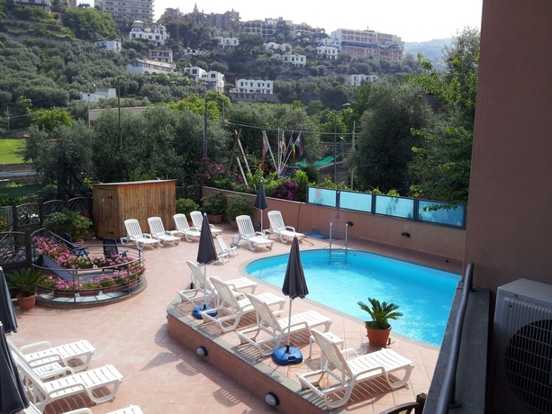 Imagen de la piscina del Hotel Eden Bleu, Vico Equense. Foto 17