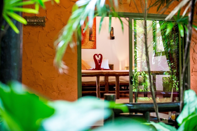 Imagen de los exteriores del Hotel Eden Bungalows. Foto 16