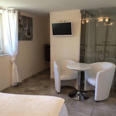 Imagen de la habitación del Hotel Eden Cassis. Foto 8