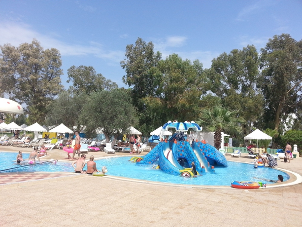 Imagen de la piscina del Hotel Eden Club Skanes. Foto 9