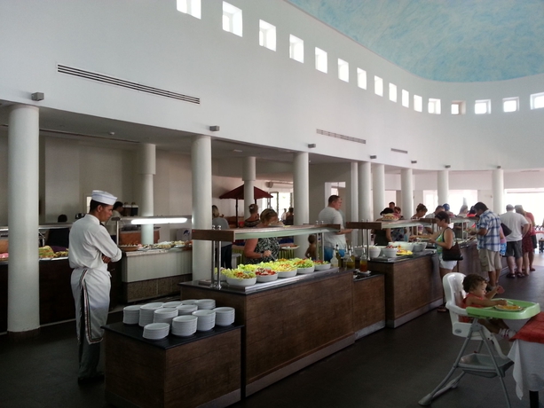 Imagen del bar/restaurante del Hotel Eden Club Skanes. Foto 3