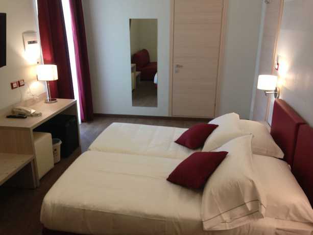 Imagen de la habitación del Hotel Eden Garda. Foto 9